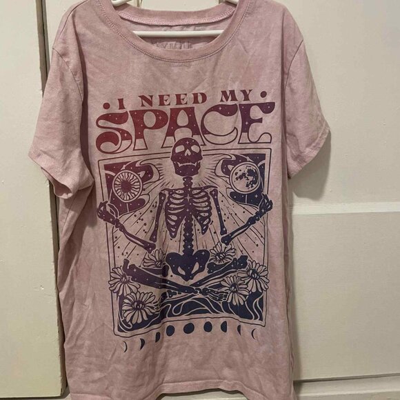 pink fantasy space design shirt, stripped shorts - Picture 2 of 5